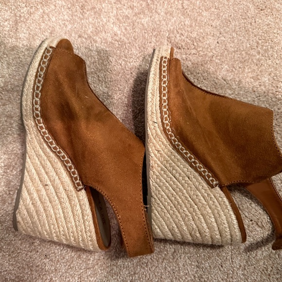 Shoes - Picture 2 of 6